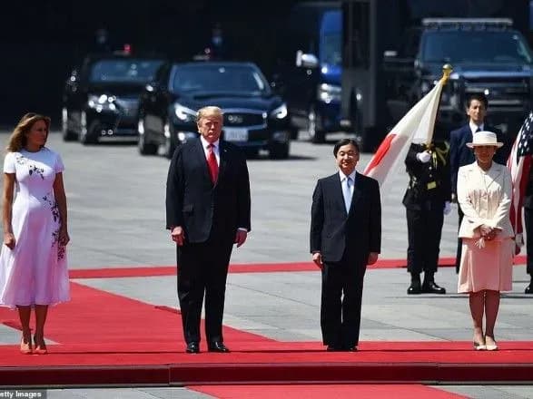 Трамп став першим іноземним лідером, який зустрівся з імператором Японії Нарухіто