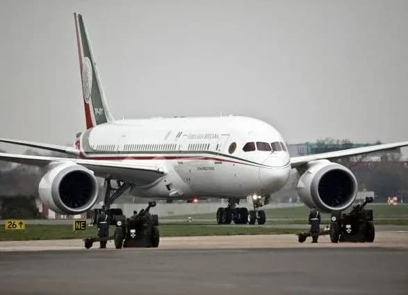 Самолет с президентом Мексики на борту ушел на второй круг при посадке