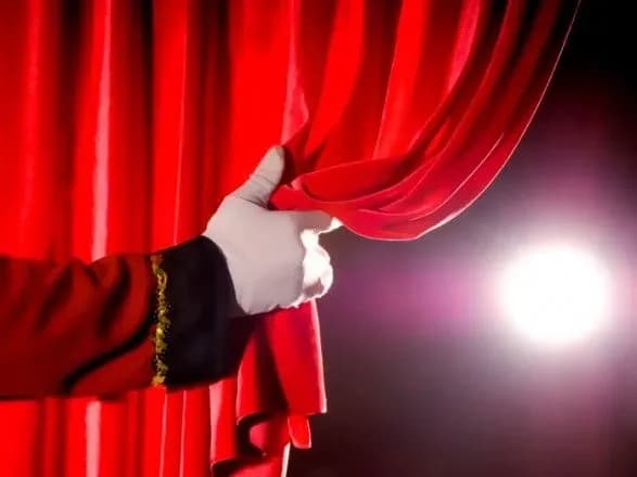 Працівників театрів залишили без творчих відпусток
