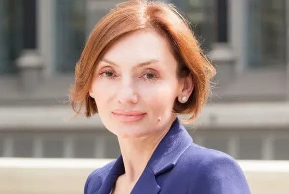 Першу заступницю голови НБУ просять відсторонити від посади