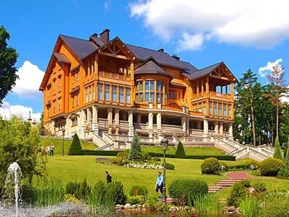 ДБР зацікавилось, чому АРМА не може обрати управителя "Межигір’я"