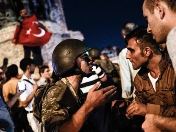 Суд Турции приговорил 74 бывших военных к пожизненному заключению