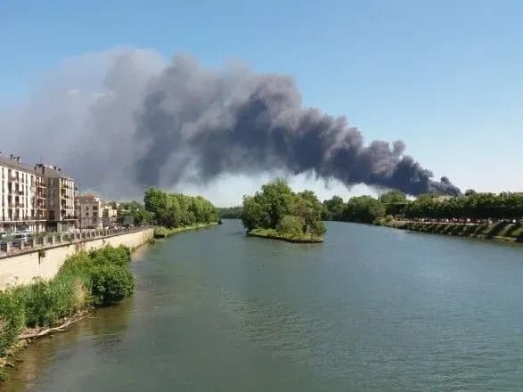 У Франції горів склад підприємства з переробки небезпечних відходів