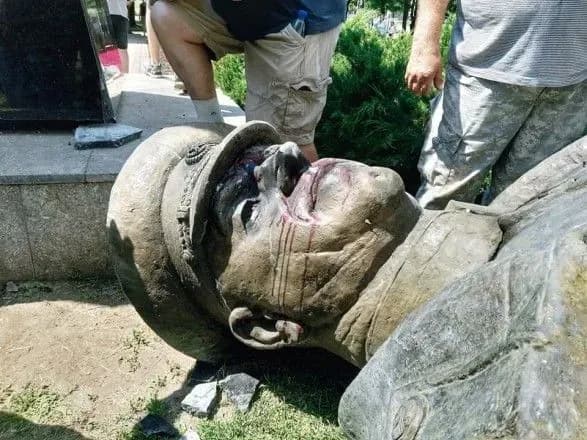 У Харкові знесли пам’ятник радянському маршалу Жукову