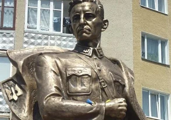 Посли висловили протест через пам'ятник Шухевичу