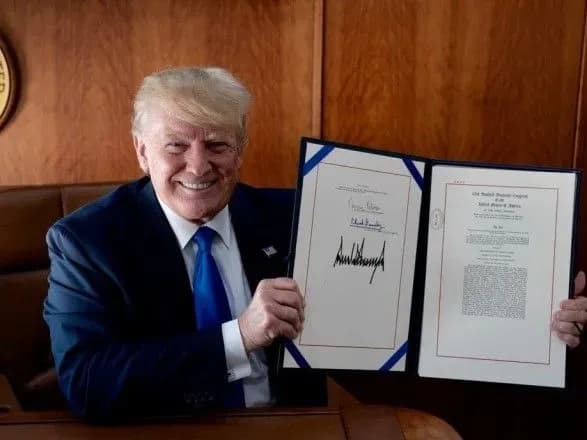 Трамп виділив близько 19 млрд доларів постраждалим від стихійних лих американцям