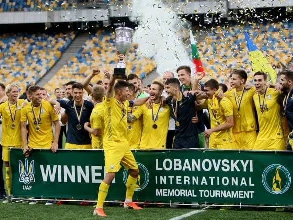 Павелко про перемогу молодіжки: вітаю з тріумфом та вболіваю за вас