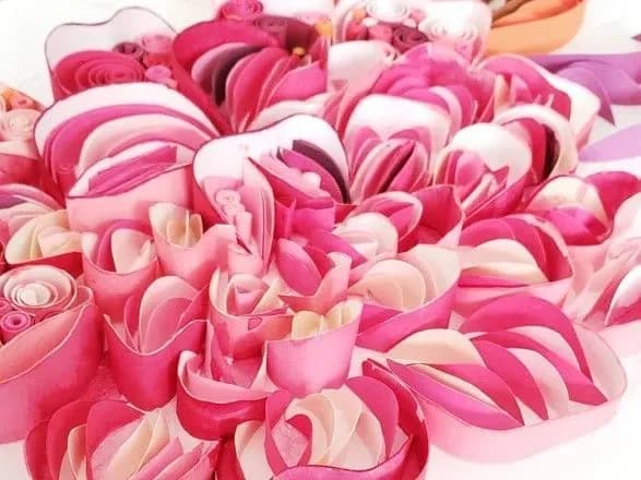 Американська художниця створює картини з паперу