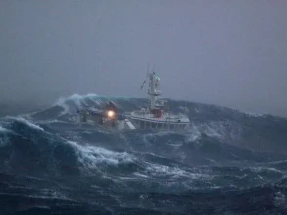 В Індонезії затонуло судно: 17 осіб зникли безвісти