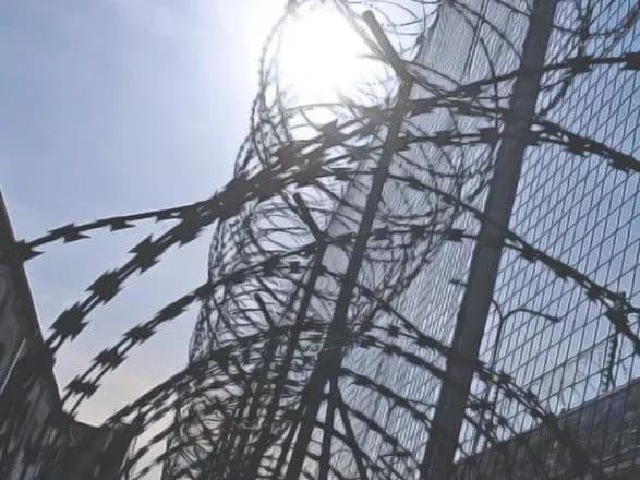 Чоловіку, який завдав знайомому 30 ножових поранень, дали довічне