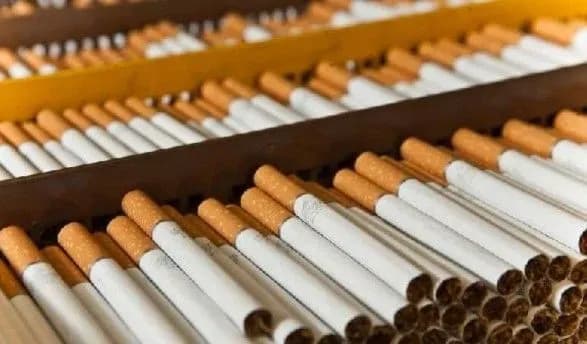 Мігранти з України поповнюють бюджет Польщі завдяки купівлі сигарет