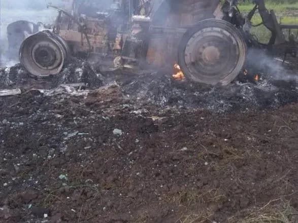 На Луганщині від вибухівки постраждали двоє трактористів, які працювали у полі