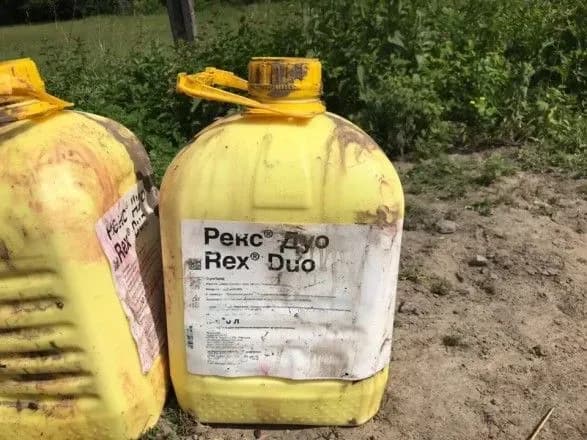 ДСНС: взято проби води зі ставка та річки Рось, де трапився витік хімікатів