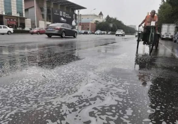 У Китаї внаслідок зливи загинуло семеро осіб