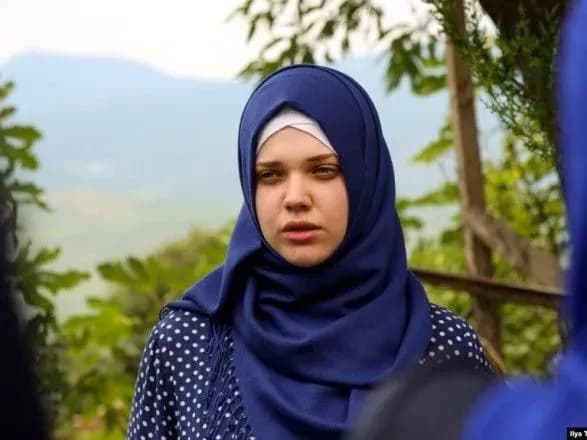 Кримськотатарську активістку Алієву безпідставно затримали на адмінкордоні Криму