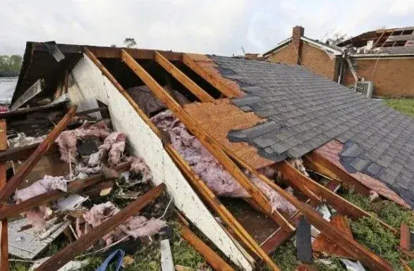 У Латвії руйнування через грозові дощі