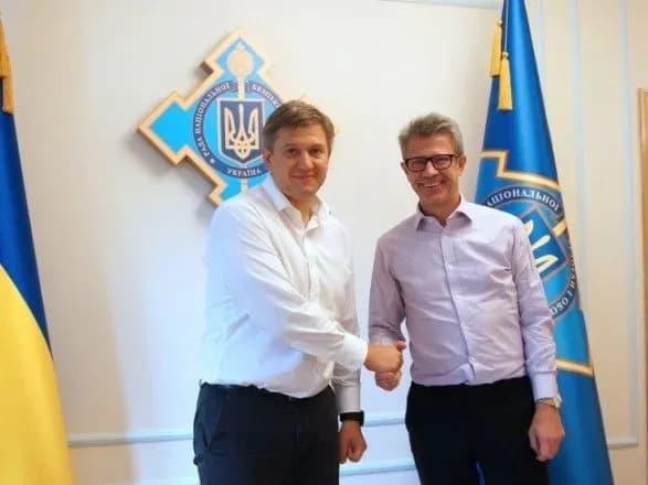 Данилюк обговорив з міністром оборони Британії необхідність прогресу у "мінському процесі"