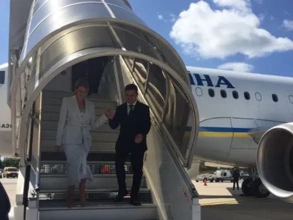 Зеленський прибув із візитом до Парижа