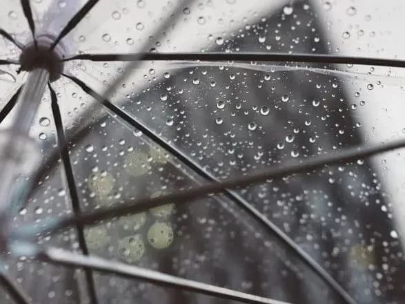 Українців попередили про грози та дощі