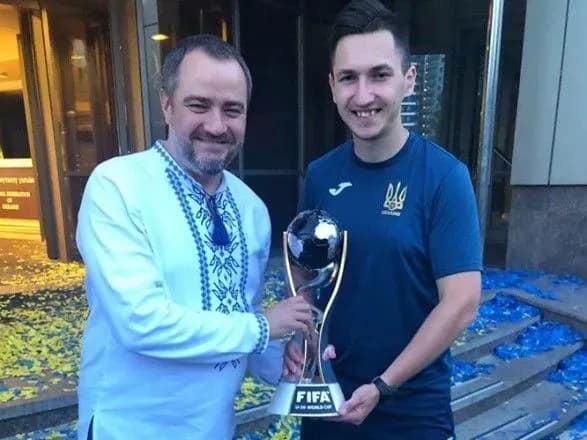 Освобожденный из плена "ЛНР" фанат прокомментировал триумф молодежной сборной