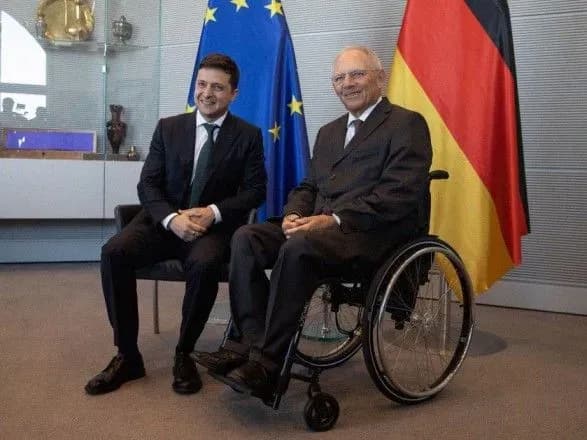 Зеленський обговорив з президентом Бундестагу формат визволення полонених