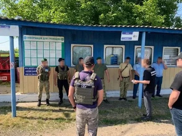 На хабарі спіймали одеських митників і прикордонників