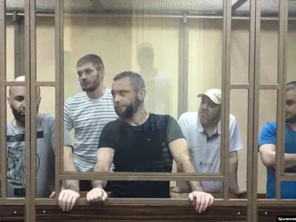 Дружини засуджених в Росії до тривалих термінів кримських татар відвідали їх у СІЗО
