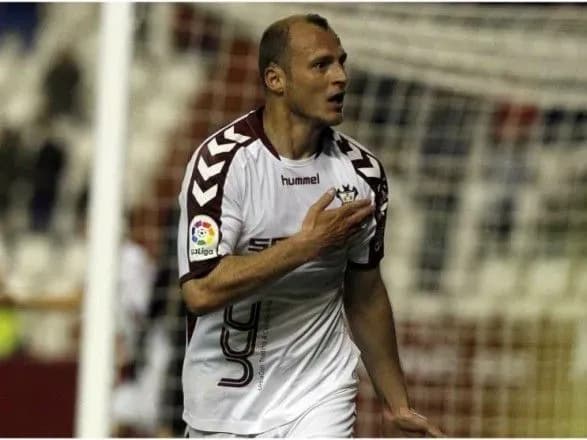 Український і три іспанські клуби зацікавились нападником Зозулею