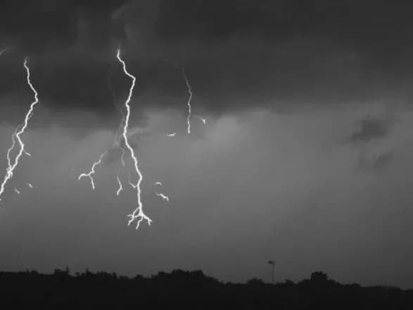 На Львівщині блискавка вбила жінку