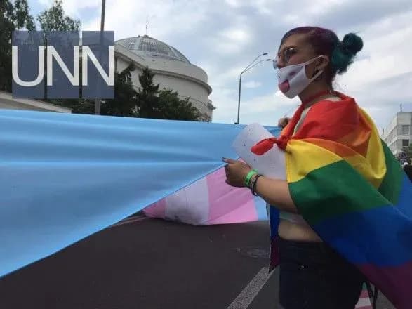 Марш рівності у Києві розпочався із сутичок, є затриманий