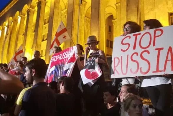 Суд в Тбилиси освободил нескольких задержанных на протестах