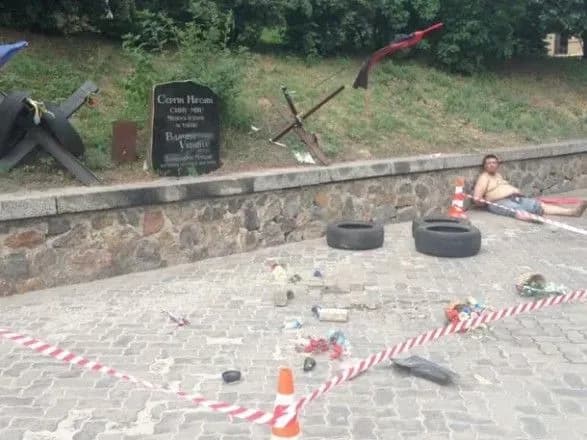 У Києві чоловік осквернив меморіал герою Небесної сотні
