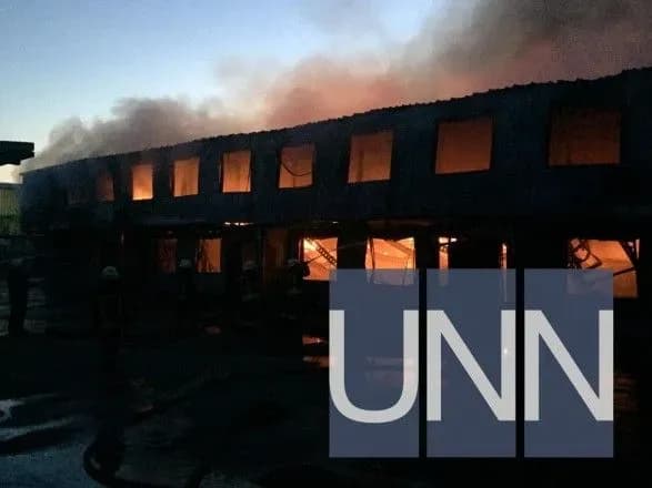 Пожежу на складі секонд-хенду під Києвом локалізовано - рятувальники