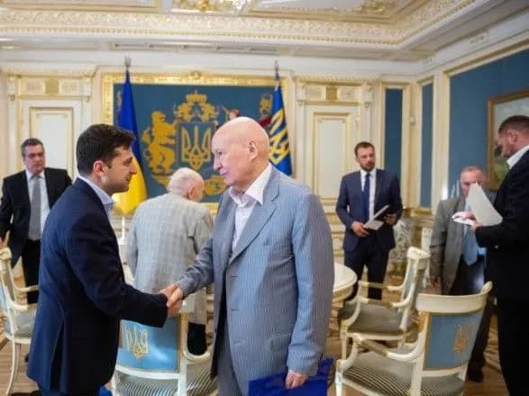 Зеленський зустрівся з представниками НАН: говорили про виїзд молодих науковців за кордон