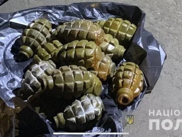 Двох військовослужбовців спіймали на продажі 15 гранат із зони ООС