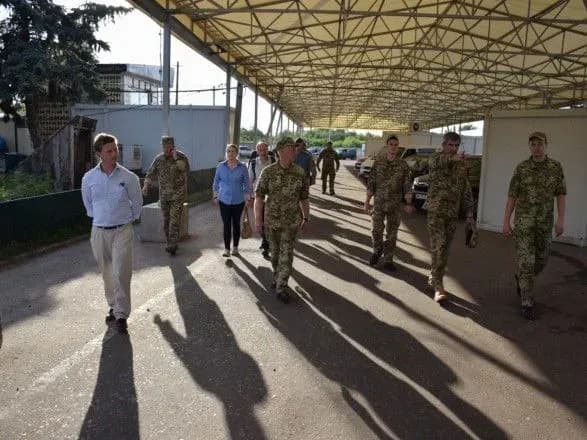 У Станиці Луганській відбулося розведення українських підрозділів - ООС