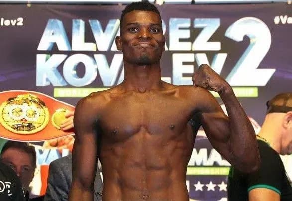 Чемпіон світу дав прогноз на майбутній бій Ломаченка