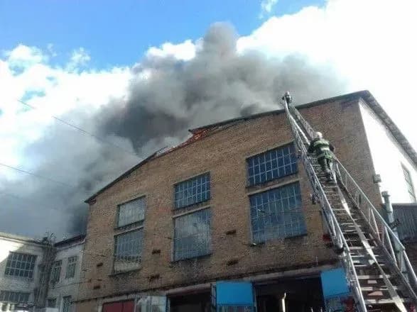 У Львові горить залізничне депо