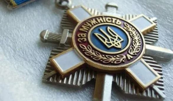 Президент роздав нагороди 40 військовим