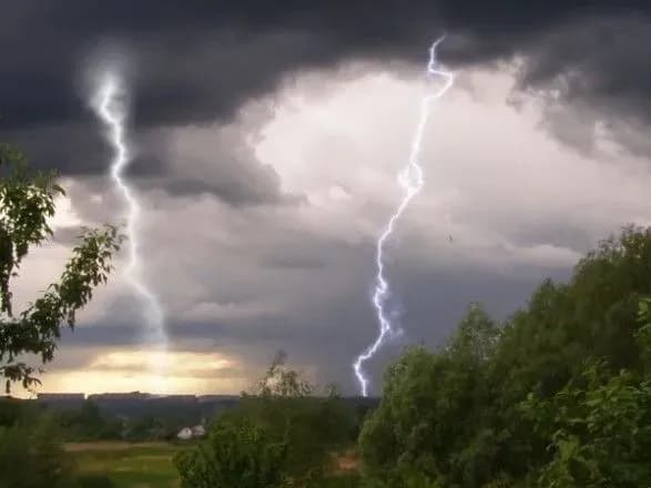 Внаслідок негоди залишаються знеструмленими 211 населених пунктів у 8 областях