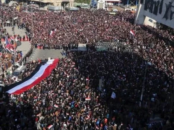 В Басре в результате столкновений протестующих с полицией есть раненые