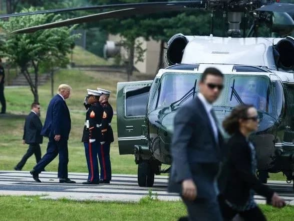 Прес-секретар Білого дому отримала забої в тисняві на зустрічі Кім Чен Ина та Трампа