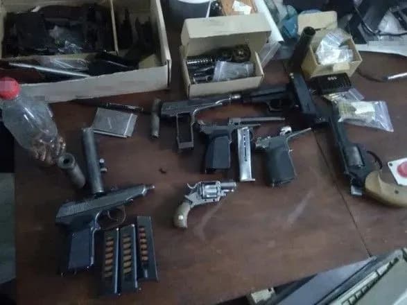 Зловмисники незаконно виготовляли зброю і продавали її у кримінальні кола
