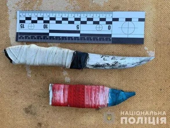 Рецидивист в маске и с ножом украл ценности из дома знакомого