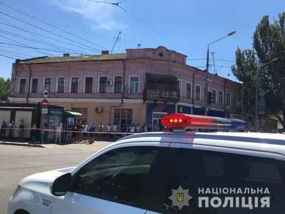 В Одесі невідомий взяв у заручники працівницю фінустанови