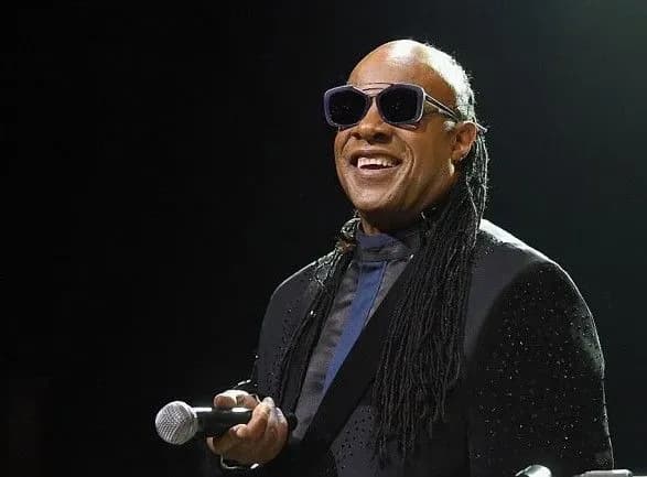 Стіві Уандер скасував свої концерти через операцію з пересадки нирки