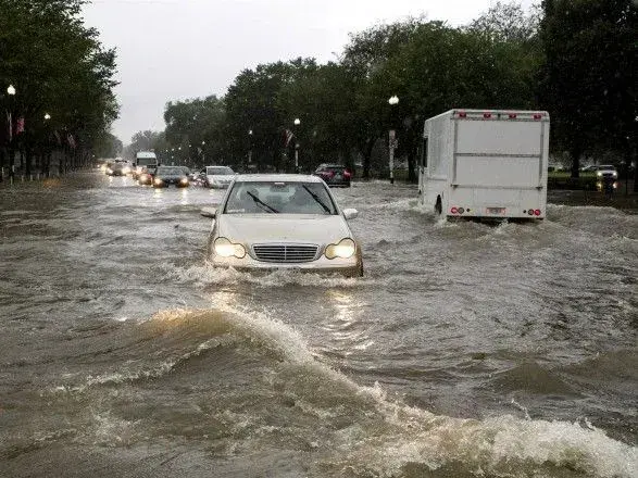 Через зливу у Вашингтоні затопило метро та резиденцію президента