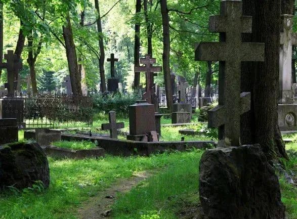 У Ризі масово грабують кладовища, поліція не справляється
