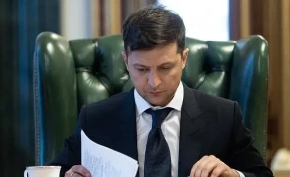 Зеленський звільнив трьох голів районних адміністрацій Києва