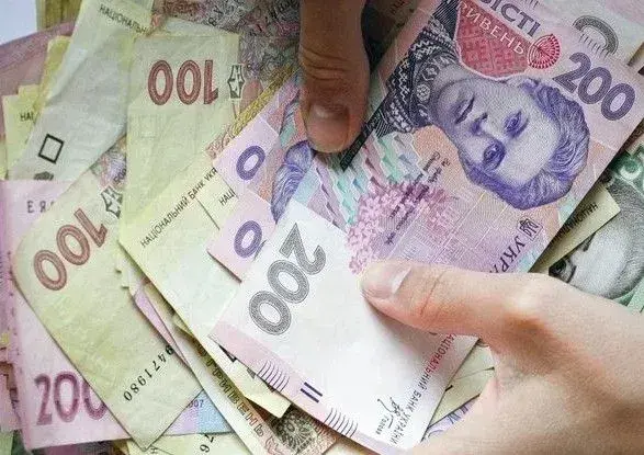 Уряд схвалив рішення про підвищення зарплат освітянам